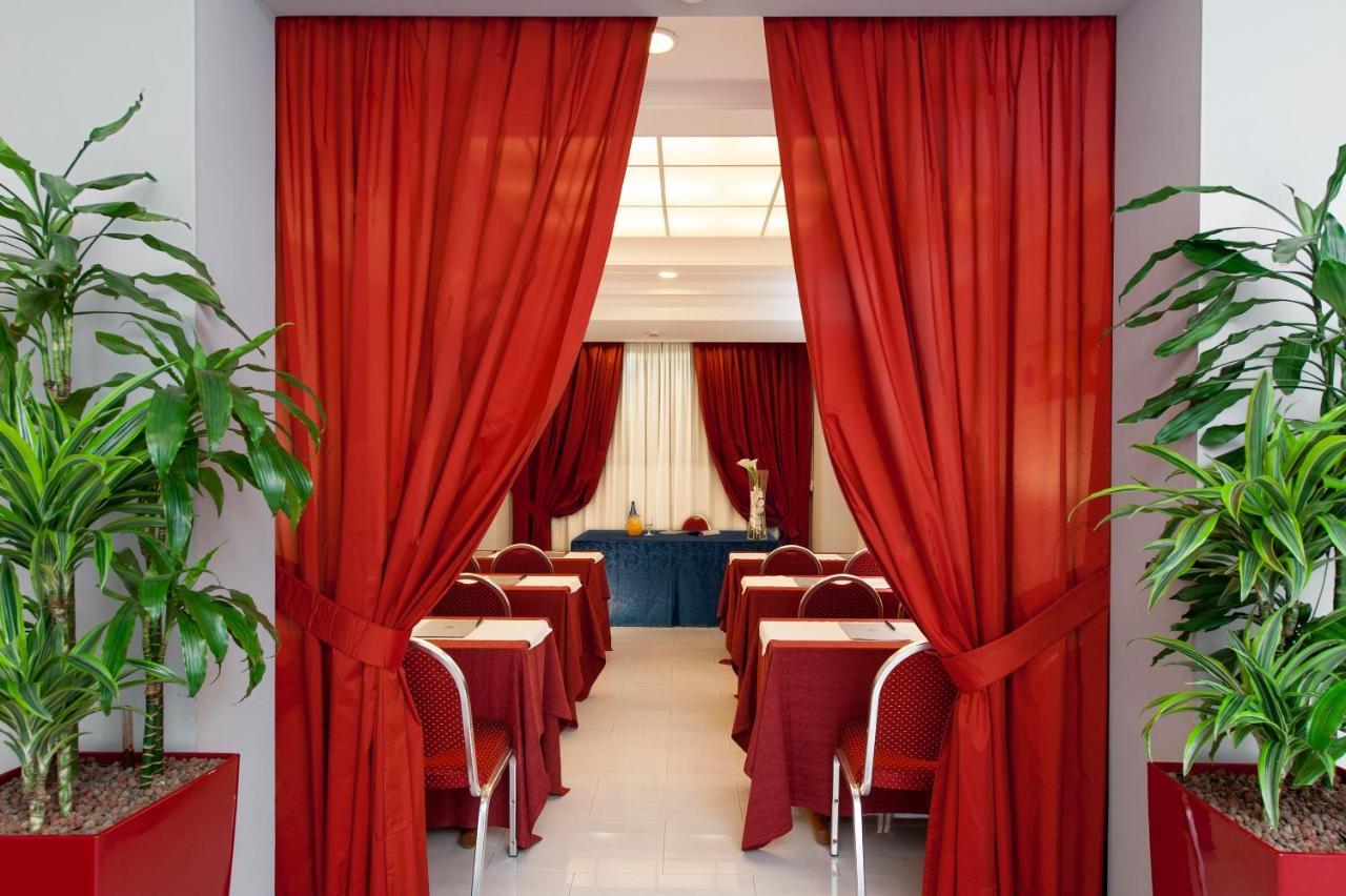 Quality Hotel Rouge Et Noir Rome Bagian luar foto